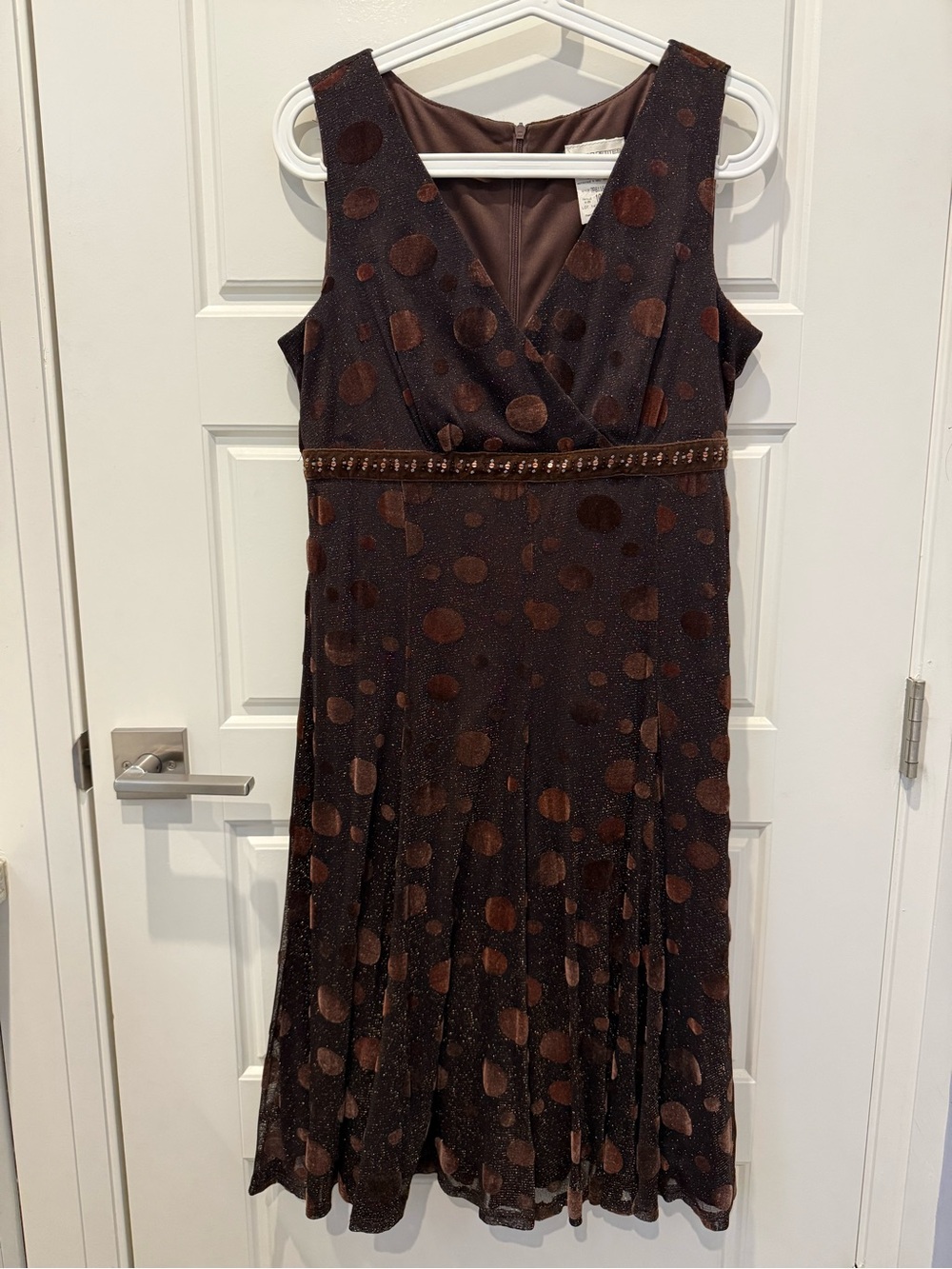 Laura Petites Sleeveless Brown Polka Dot V-Neck Dress with Beaded Waist